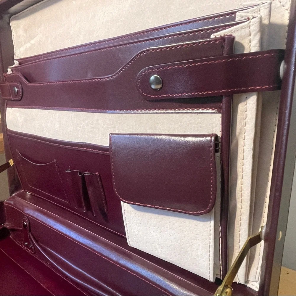 U.S. Luggage New York Burgundy Leather Vintage Expandable Briefcase